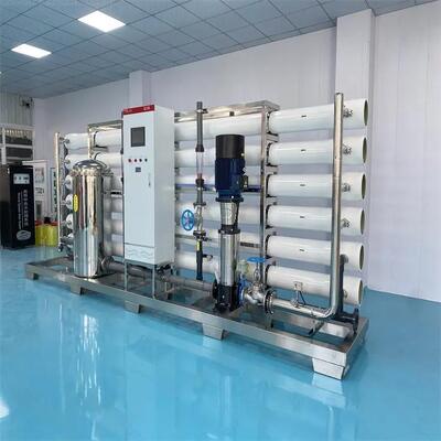 comprar Equipamento de tratamento de água RO 500LPH com controle PLC e construção em aço inoxidável para purificação eficiente de água Fabricação em linha