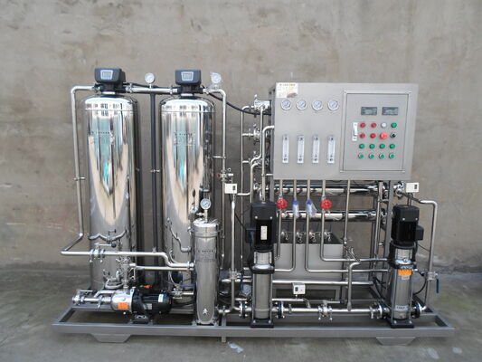 comprar 1 tonelada/hora Capacidade Equipamento de tratamento de água por osmose reversa com 99% de alta pureza e elimina 95-99% dos poluentes Fabricação em linha